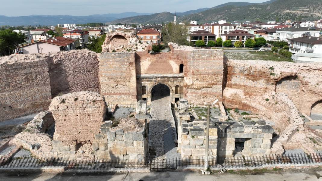 Bursa'nın 1800 Yıllık Yapısı Ziyarete Açıldı 4